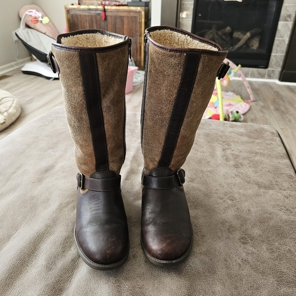 UGG Chancery Bomber Stout Brown Leather Zipper Sheepskin Boots - Picture 5 of 9